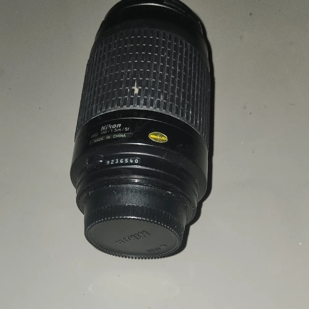 Nikon AF Nikkor 70-300mm f/4-5.6G Telephoto Zoom Lens Camera